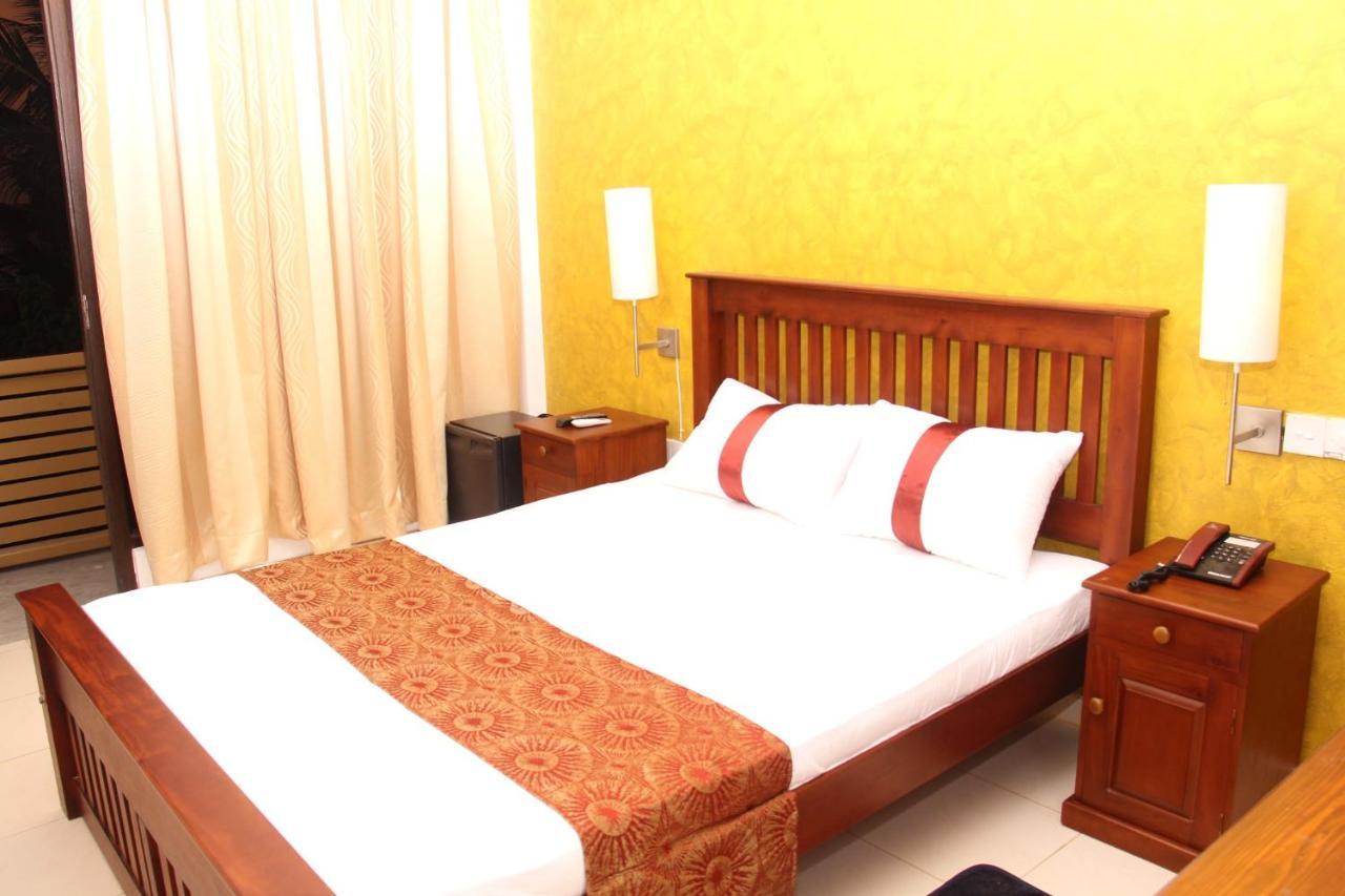 Zendara Hotel Negombo Buitenkant foto