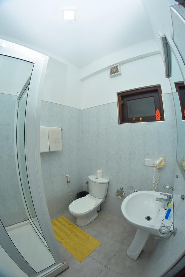 Zendara Hotel Negombo Buitenkant foto