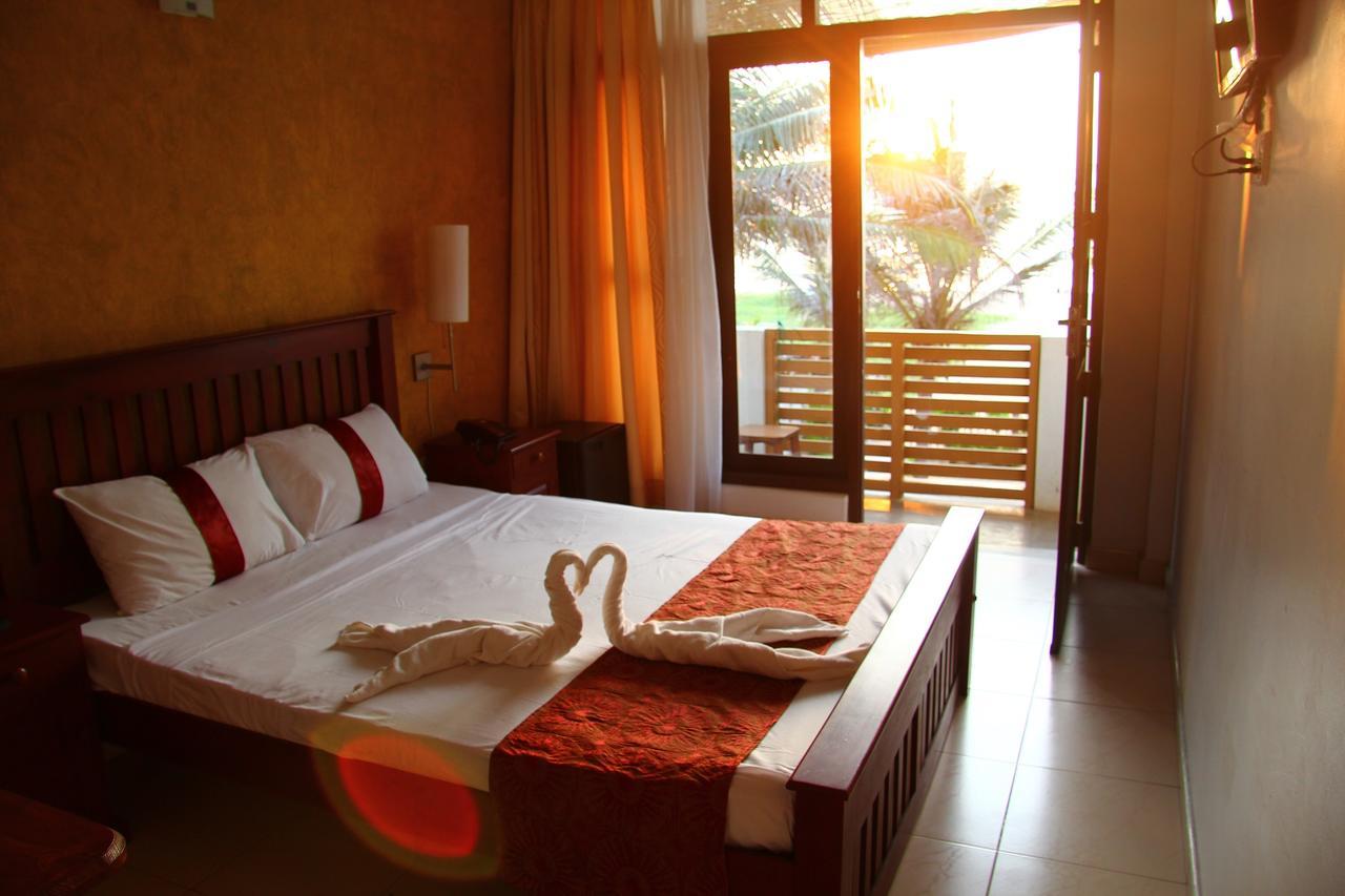 Zendara Hotel Negombo Buitenkant foto