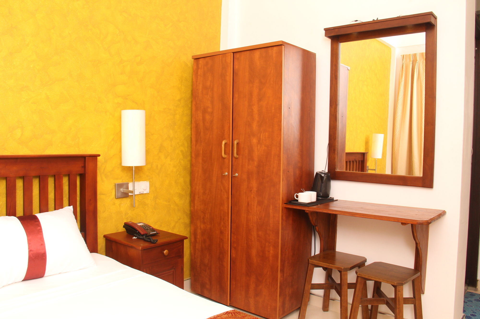 Zendara Hotel Negombo Buitenkant foto